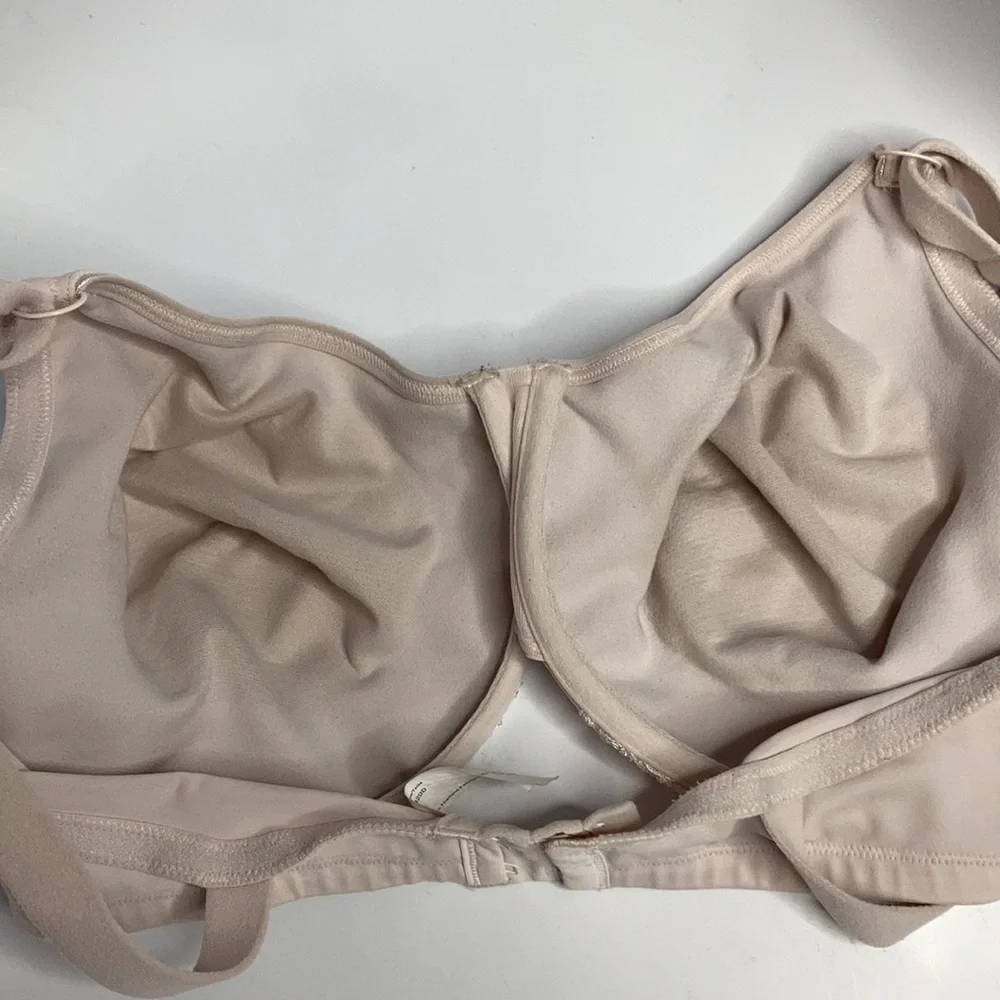 Olga underwire bra neutral lace‎ accents size 42DD